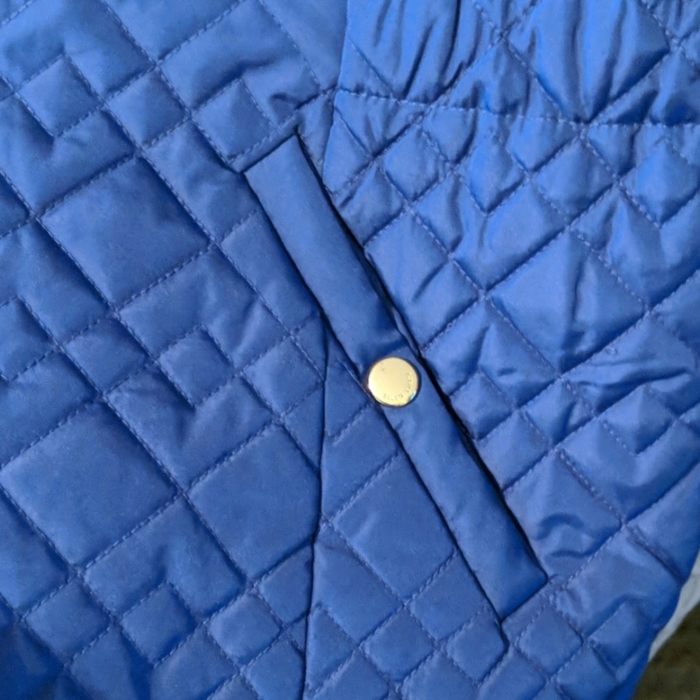 Vest - Picture 3 of 4